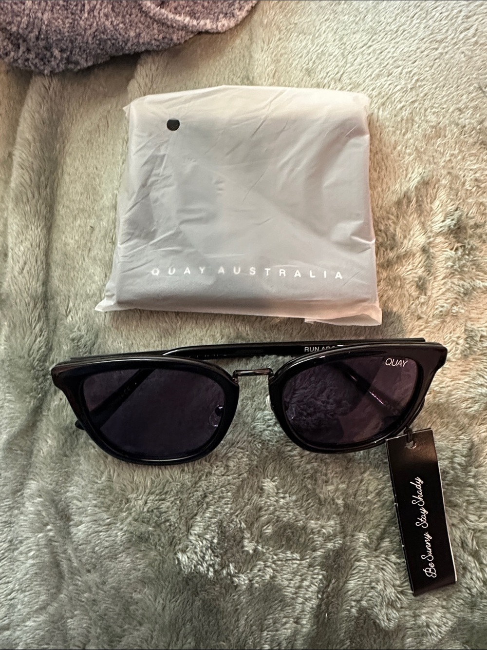 Quay Australia Run Around unisex Black Sunglasses